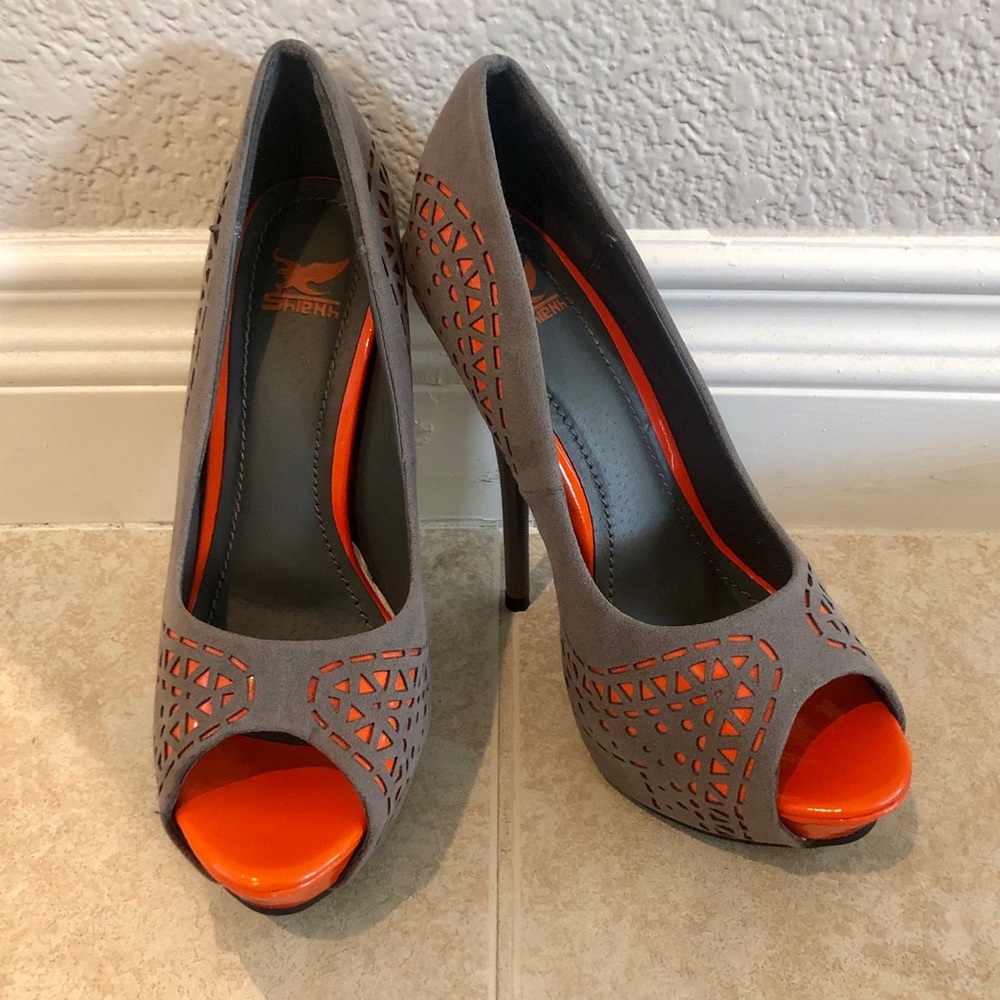Worn Once perfect Shiekh heels. Sz 6.5
